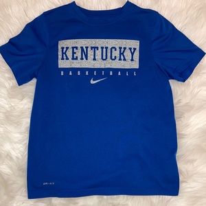 ⚡️4 items for $20⚡️ 
Nike Ky Basketball Tee